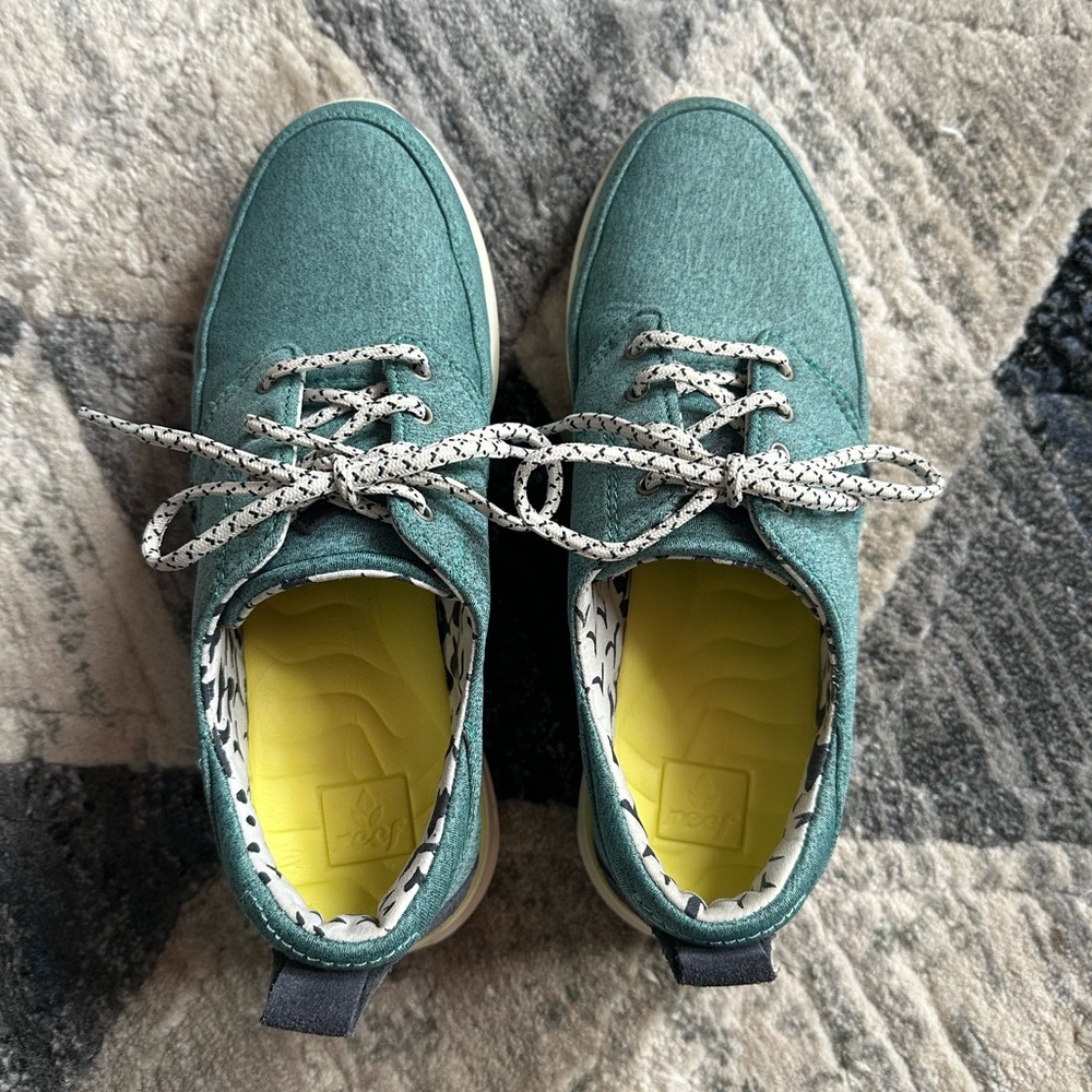 REEF Sneakers
